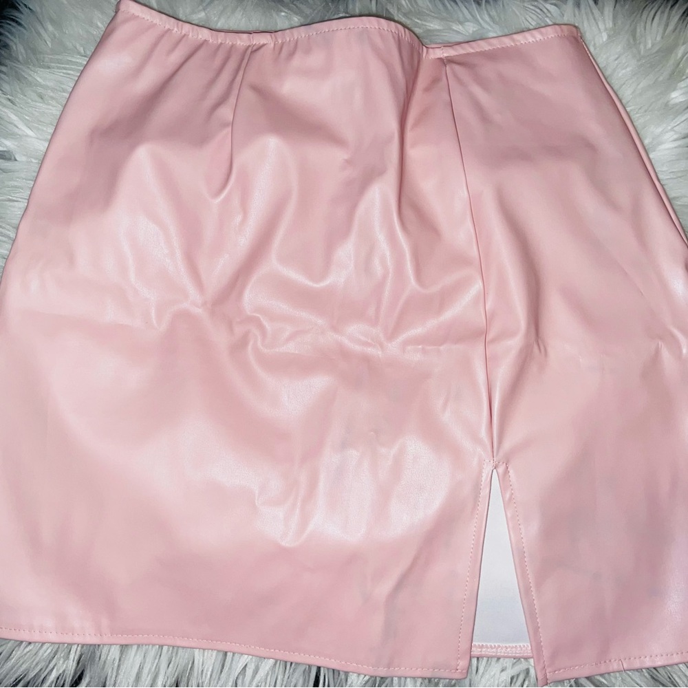 Pretty in pink leather mini skirt by Windsor.